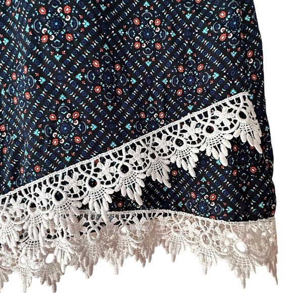 RUE21 | NWOT RACERBACK CROP TOP NAVY BLUE DITSY PRINT LACE TRIM | SMALL - Picture 5 of 8